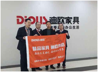 手机AV看片网站代表與恒大手机AV看片网站領導合影 手机AV看片网站代表與恒大手机AV看片网站領導合影