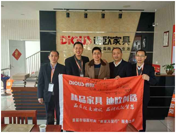 蘭溪手机AV看片网站何總與集團藍總合影