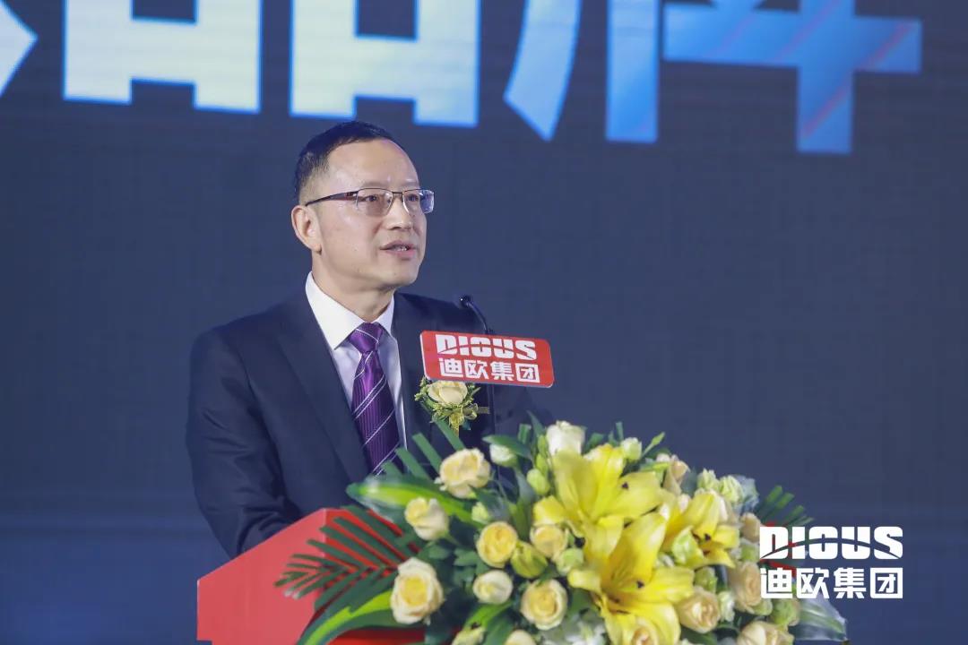 手机AV看片网站集團董事長黃壽金致辭