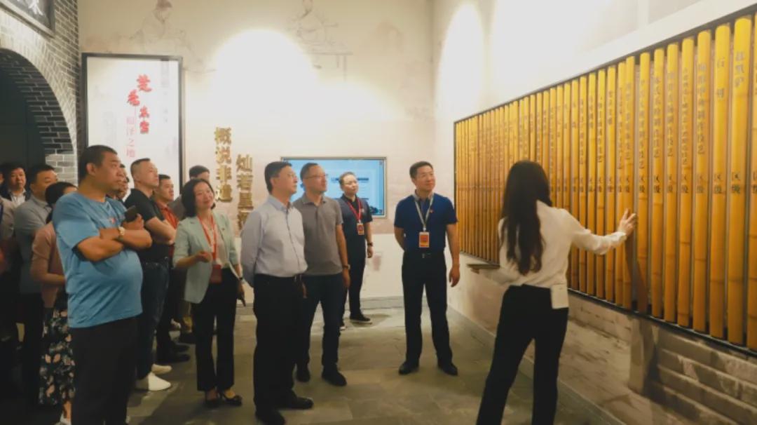 手机AV看片网站家具集團有限公司董事長黃壽金受聘東寶招商大使